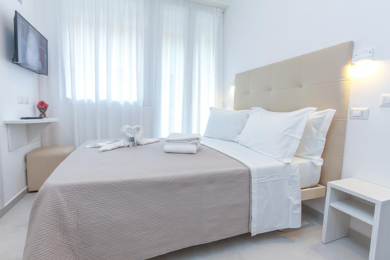 Hotel Tourist Meuble Rimini Exteriör bild